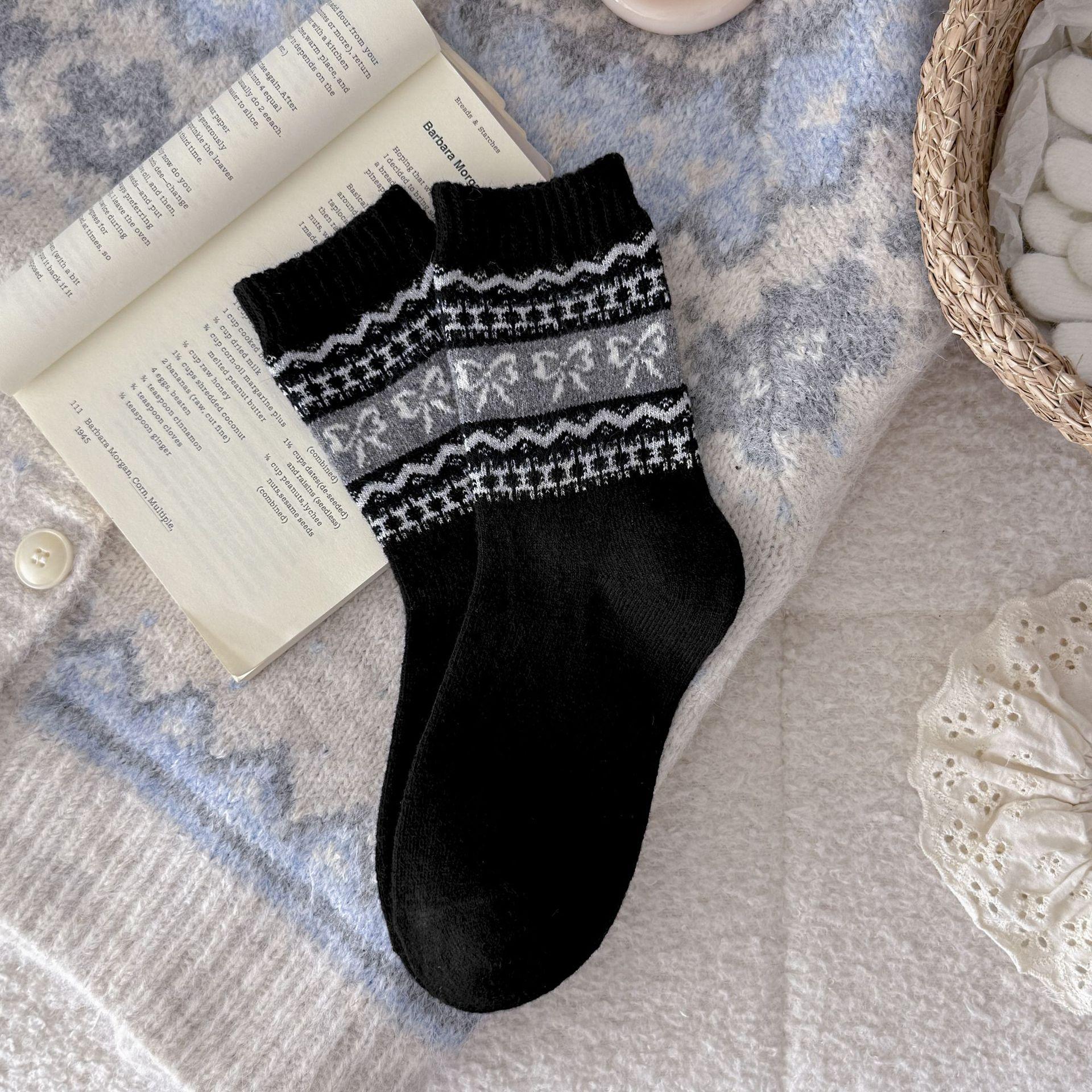 

Seasonal Wool Socks, Ethnic Style, Thickened Warm Socks, Retro And Versatile Piles Of Socks чорний