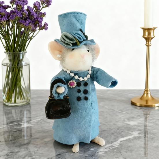 Christmas Felt Mouse Cute Felt Mouse Lady Figurine Needle Felted Mouse Ornament for Festive Holiday Tabletop Mantel Desk Decoration