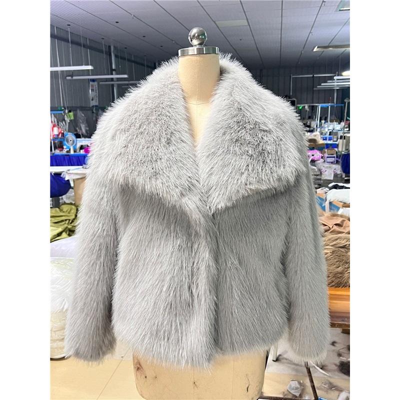 Women Faux Fox Fur Cropped Coat Large Lapel Collar Luxury Short Fluffy Jacket Cruelty‑Free Warm Outerwear For Winter Party Street Wear