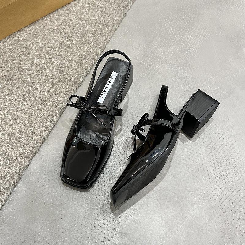 Retro square head thick heel Mary Jane shoes girl 2025 new summer versatile fairy style bag head sandals