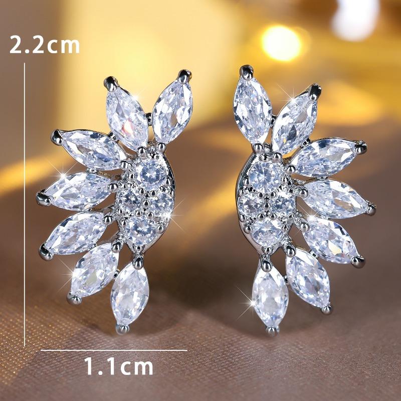 Exquisite White Diamond Horse Eye Flower Earrings, A Pair of Women's Crystal White Zircon Wedding Fashion Jewelry