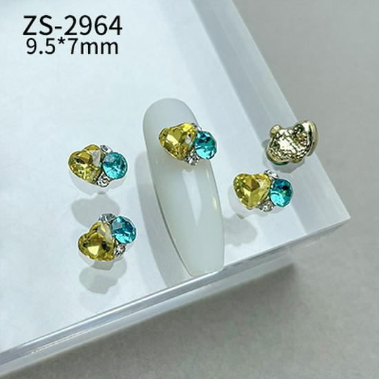 

Чешский хрусталь, конфетная газировка, нейл-арт: Яркие, Острые, Блестящие Аксессуары