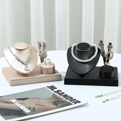 Modisches PU-Leder-Kombinationsset Schmuckständer Anhänger Halskette Ohrringe Ring Display Lagerständer Theken Vitrine Requisiten