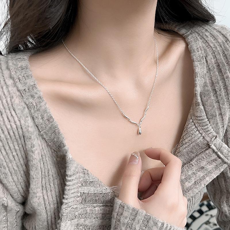 Irregular wave water drop necklace female simple niche temperament versatile water drop pendant necklace
