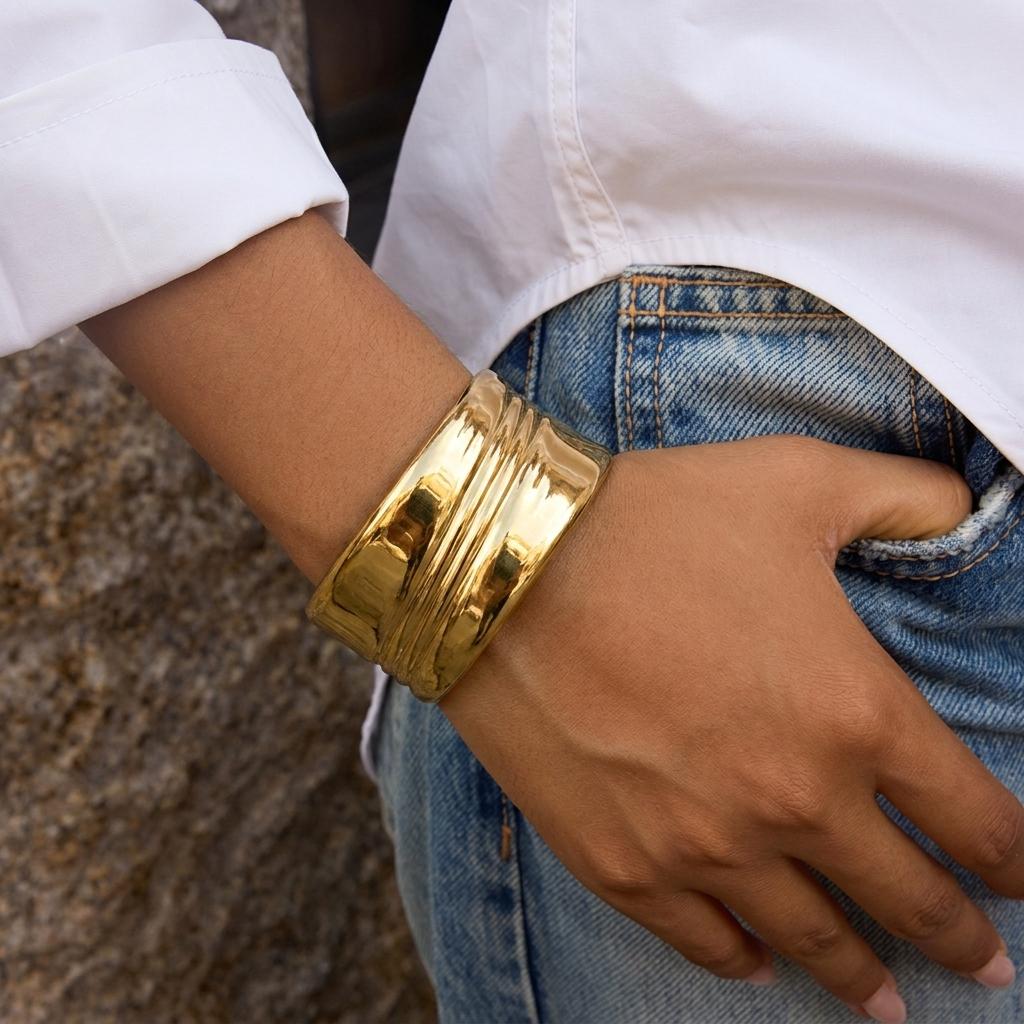 Exquisite Hollow Carved Flowers Cuff Bangles for Women Stainless Steel Wide Geometric Open Bracelet Charms Jewelry Party Gift