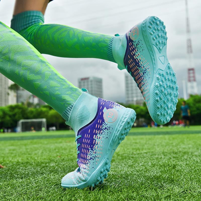 Mote fotballsko for menn FG/FG Sklisikkert gressfotballsko Personlig design Togsko Ultralette høye sneakers Fotballsko