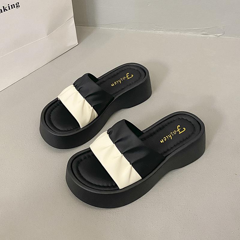 

French thick-soled cool slippers women s summer wear high-end fashion 2025 new skirt casual seaside beach shoes 40 чёрный