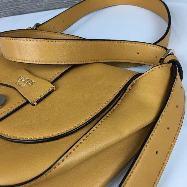 GUESS Leather Shoulder Bag Brown Small Elegant Design(USED)