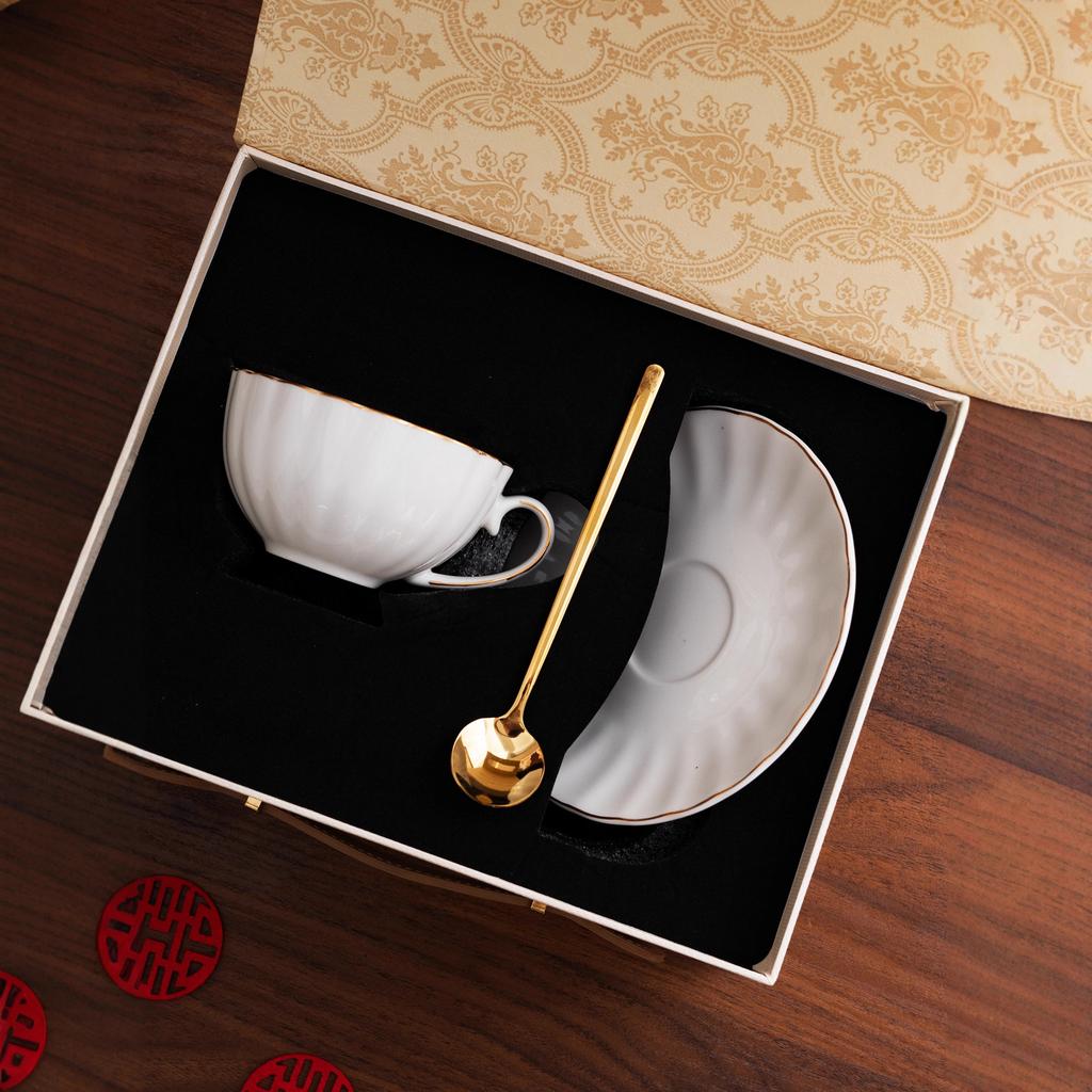 Gothic artistic sense, Nordic style, high value, light retro coffee cups and saucers, ceramic coffee cups with spoons, gifts