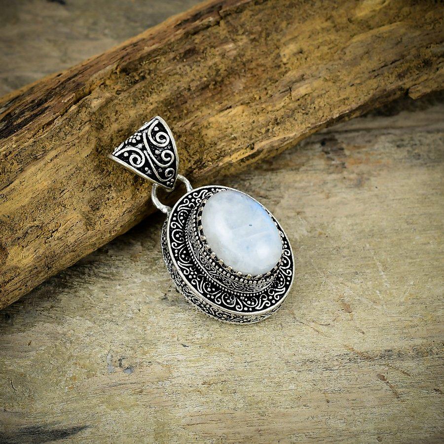 

Rainbow Moonstone Gemstone 925 Sterling Silver Jewelry Pendant 1.69 M-48