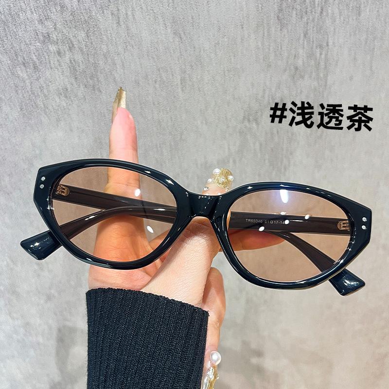 Korean version of trendy cat eye sunglasses UV protection 2026 new polarized small frame sunglasses square round face glasses to take pictures