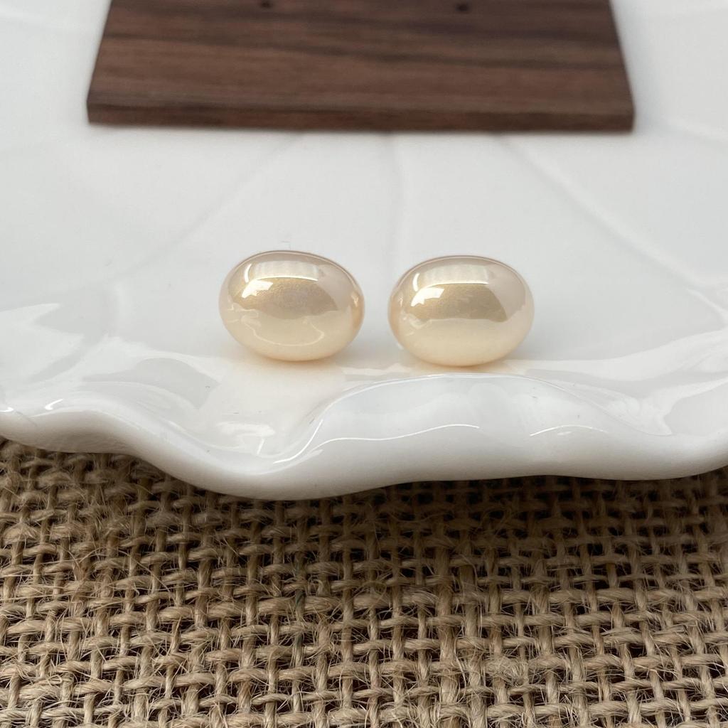 Elegant Pearl Earrings: S925 Silver, Light Luxury, Versatile