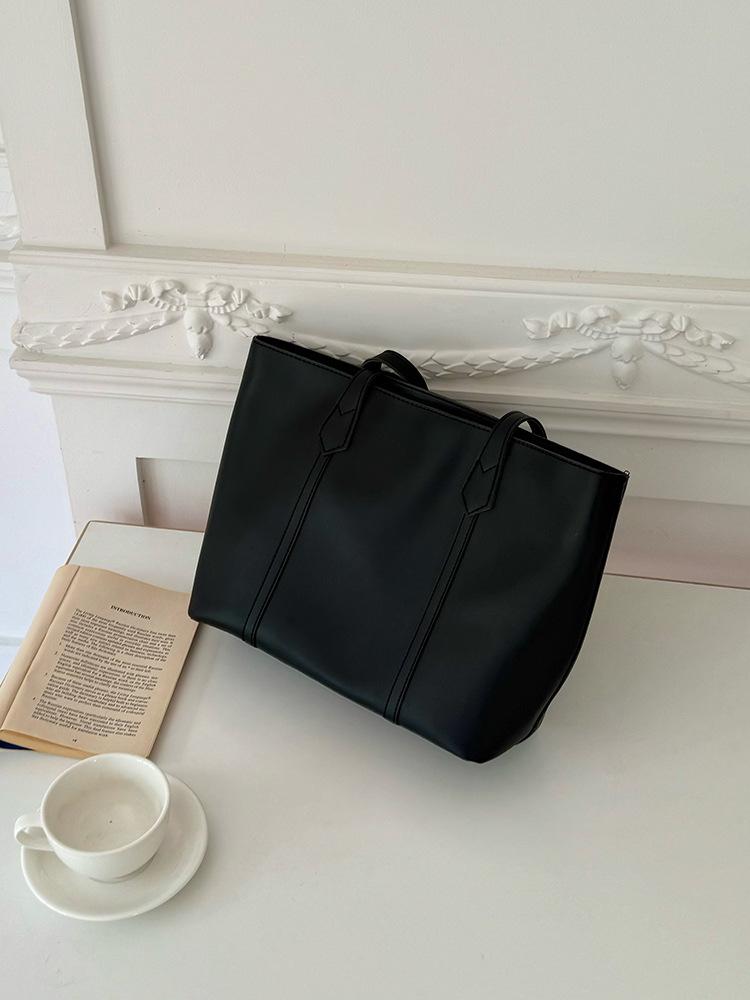 College student class bag women's autumn and winter new trendy retro versatile commuter shoulder bag casual tote big bag