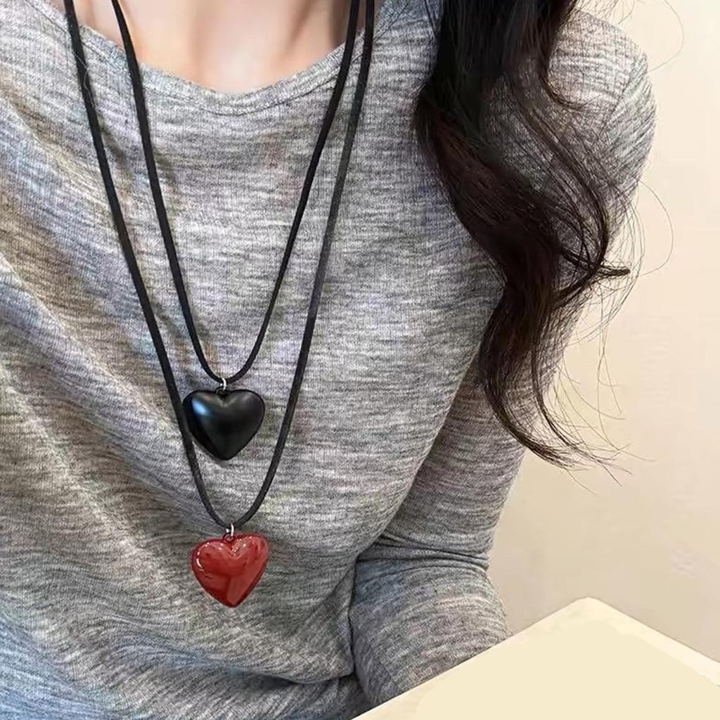 Heart Necklace with Soft Velvets Adjustable Chain Stylish Neckchain Accessories Party Accessory for Fashion Enthusiasts