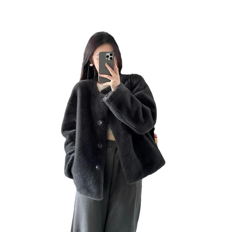 The milk is very creamy in the milk. Rua imitation mink hair short environmentally friendly fur coat, new women's winter fur coat.