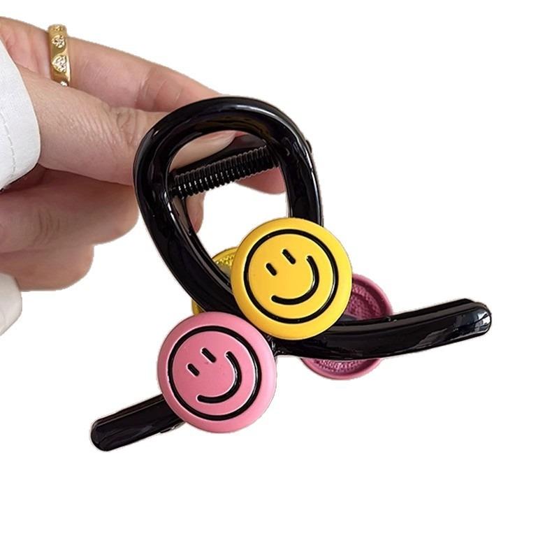 Smiley Face Hairpin High PonytailShark Clip Hair Accessory At The Back of The Female Head