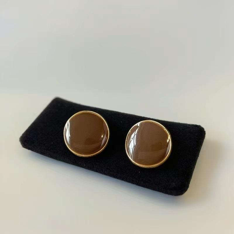 Retro Hong Kong Style Geometric Coffee Stud Earrings for Women - Elegant, Versatile, and Luxurious.