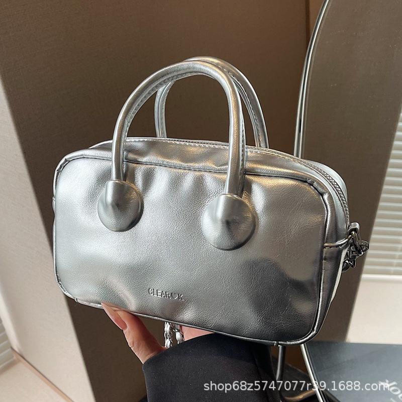 2025 fashion temperament shoulder messenger bag women's new trendy retro bowling bag foreign style portable commuter bag tide