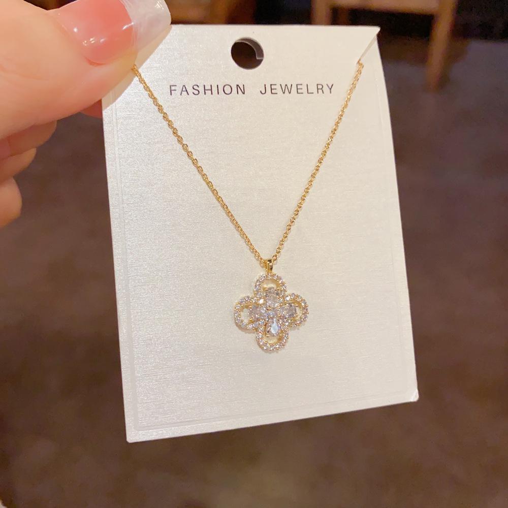 Exquisite Zirconia Four-Leaf Clover Stud Earrings and Necklace Set: Elegant Light Luxury with a High-End Feel.