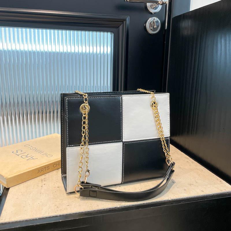 

Новая модная сумка-мессенджер теперь популярная маленькая квадратная сумка, ручная сшивка контрастного цвета, наплечная сумка-подмышка для женщин чёрный