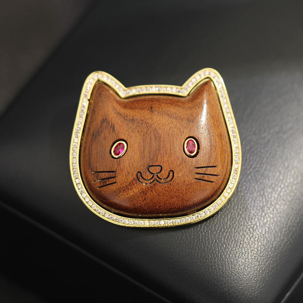 New Product Cute Versatile Wood Material Kitten Brooch Simple Cartoon Animal Cat Head Pin Coat Accessories Women