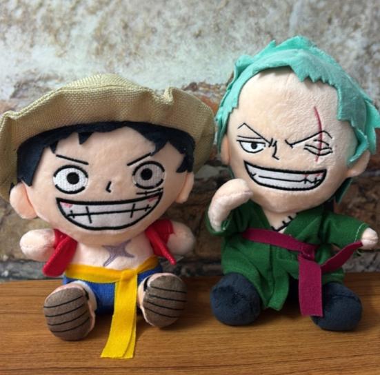 Figurines Anime One Piece Zoro Luffy Chopper Peluches Mignonnes Dessin Animé Peluche Poupées Remplies Pendentif Cadeaux de Noël pour Enfants