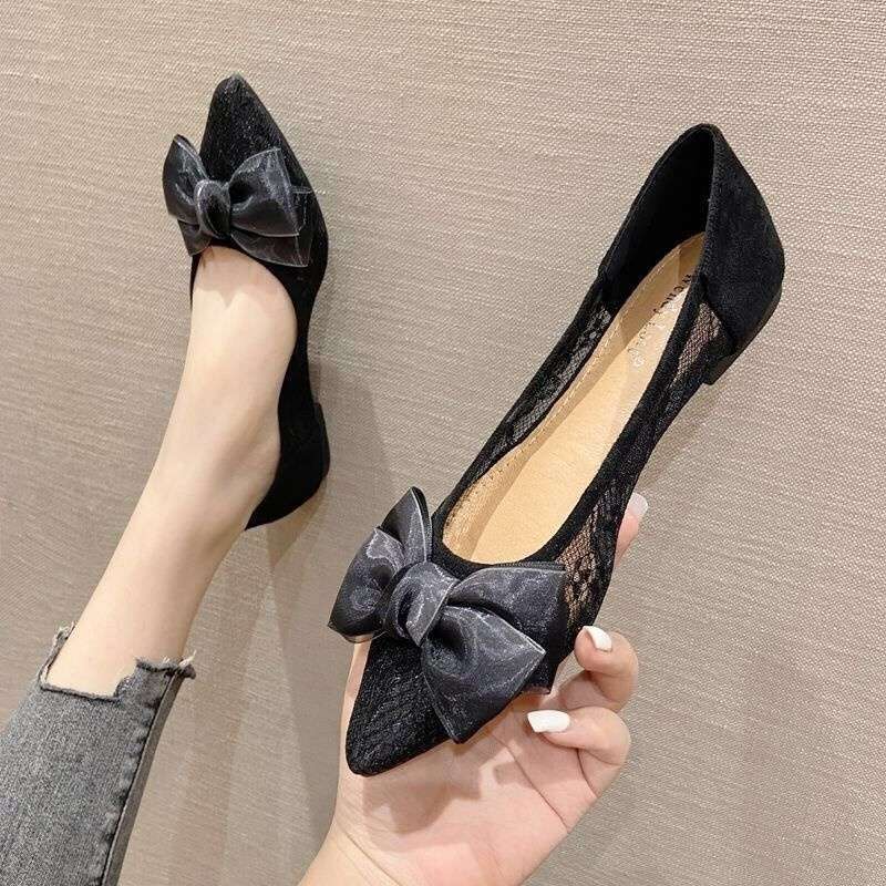 Sandals women's 2025 new comfortable and breathable flat-bottomed pointed single shoes summer mesh lace versatile black work shoes