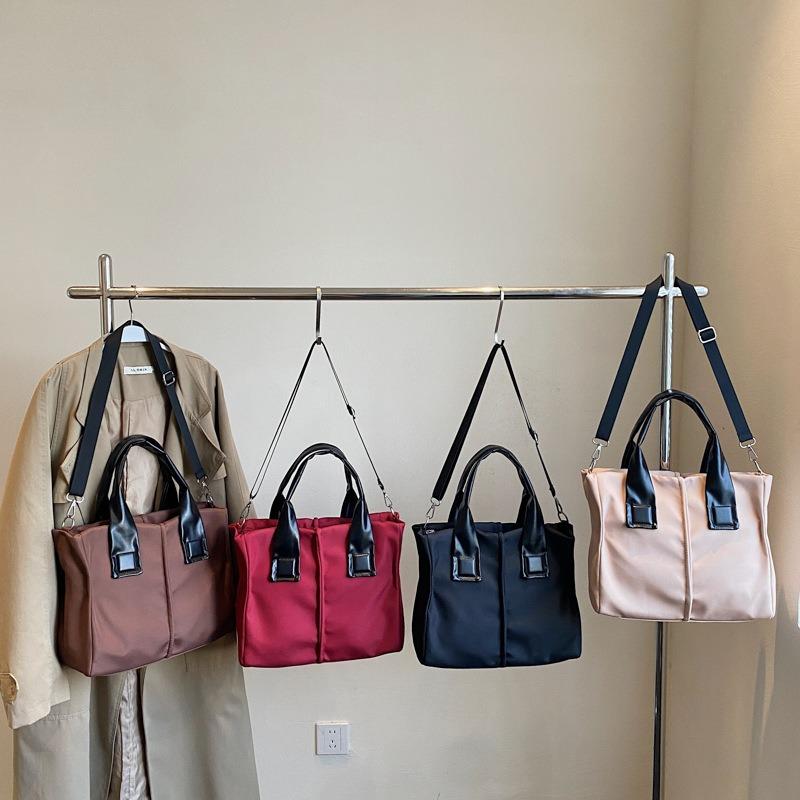 New simple commuter style haute couture anti-splashing nylon material single shoulder oblique span portable multi-functional women's bag