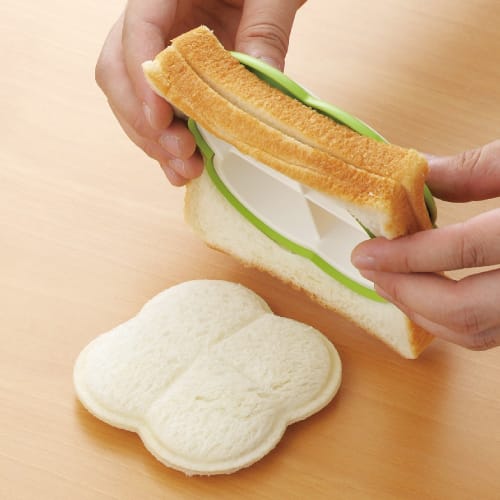 Akebono Sangyo Sandwich Pan, Clover Green, Made In Japan. Simply Place Your Favorite Fillings Between Slices of Bread and Press Firmly To Create a Sea