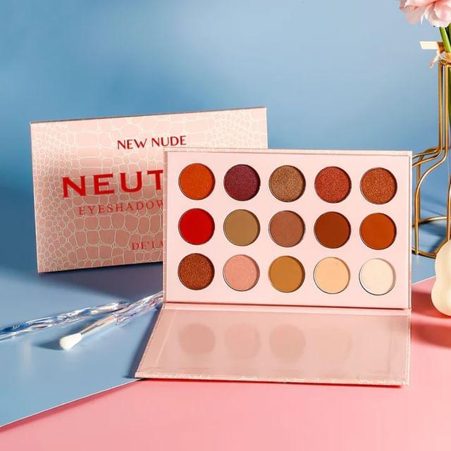 DE LANCI - Палетка теней для век из 15 натуральных оттенков #15 Colors Eyeshadow Palette