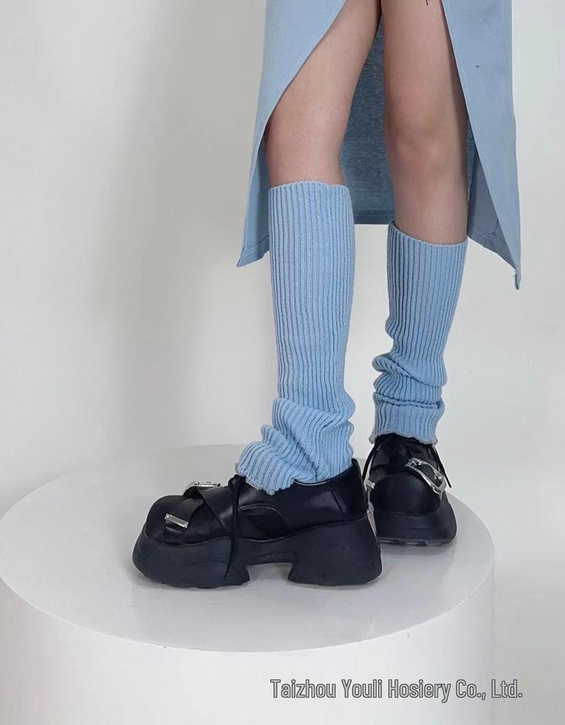 Festive Red Zhi Xun Woolen Stirrup Leg Warmers - Cozy Autumn/Winter Short Socks