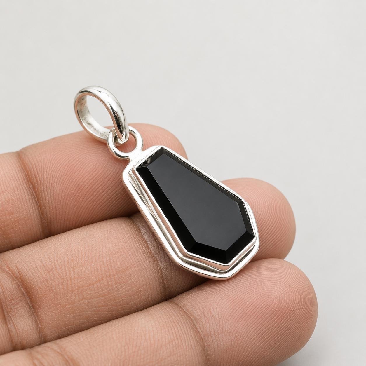 Black Onyx Pendant in 925 Sterling Silver, Geometric Black Stone Charm, Minimalist Handmade Statement Necklace Pendant серебряный