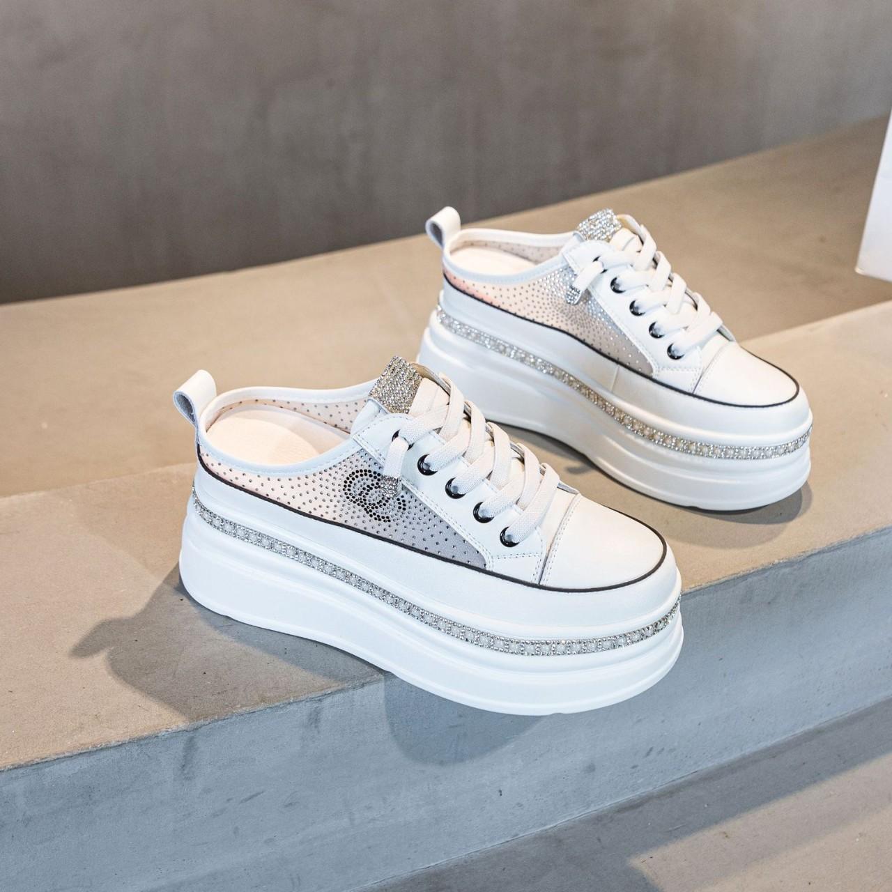 

Baotou slippers women s new leather breathable thick sole inner height increase white shoes lazy outside casual half slippers 34 белый