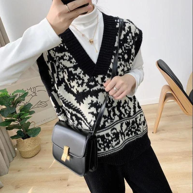 Retro Contrasting Totem Jacquard V-neck Knitted Vest Women's Black and White Patchwork Knitted Pullover Loose Casual Thin Sweater Autumn