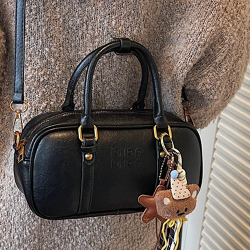 Niche retro portable pillow bag women's handbag 2025 autumn new fashionable high-value shoulder messenger bag