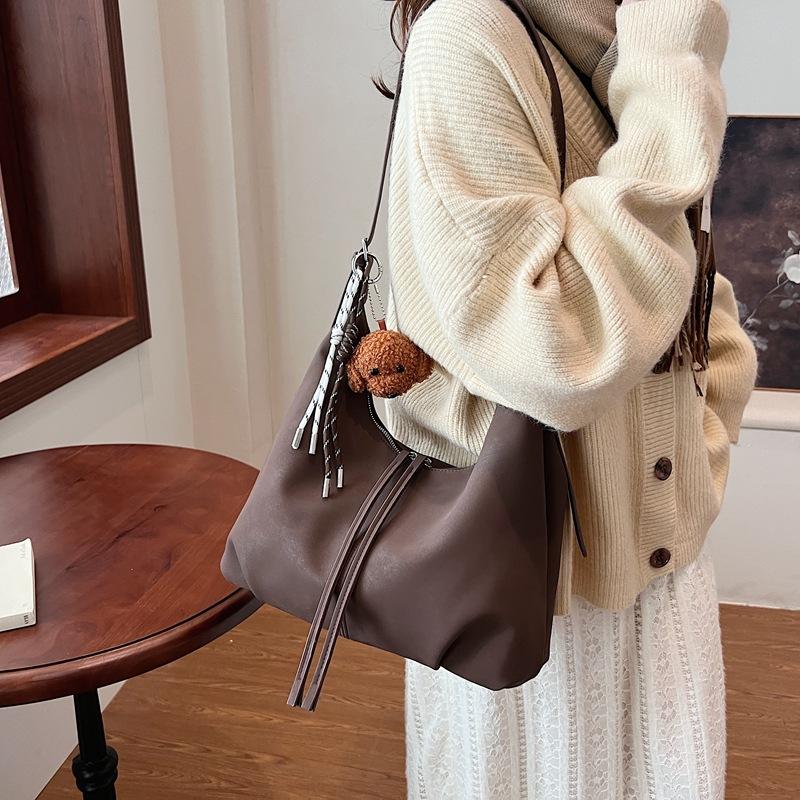 Casual retro large-capacity bag women's 2025 new autumn and winter commuter shoulder messenger bag fashionable dumpling bag