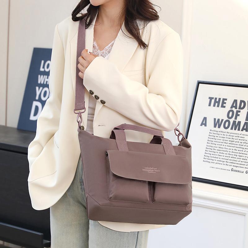 New lightweight portable large-capacity nylon messenger bag commuter tote bag short-distance travel bag