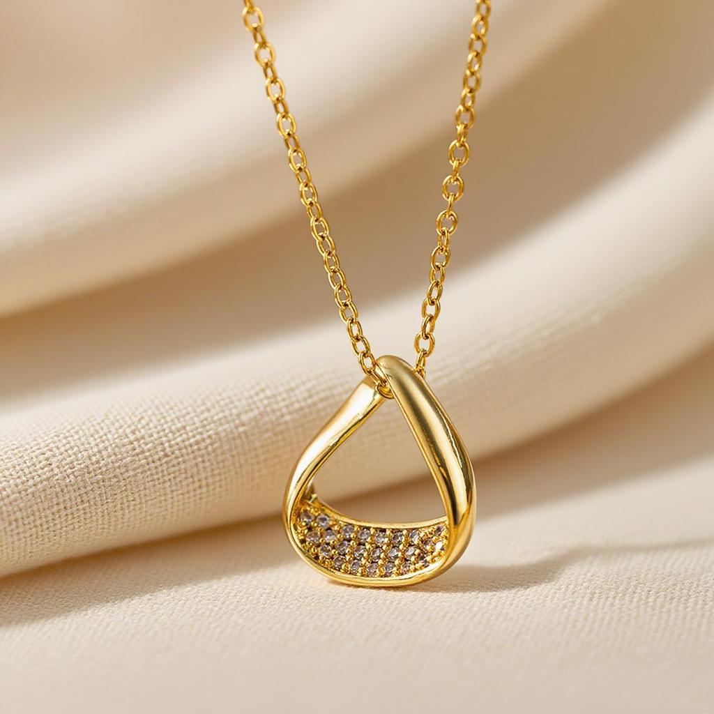 Elegant Light Luxury Zircon Necklace for Women - Gold-Plated, Simple Clavicle Chain