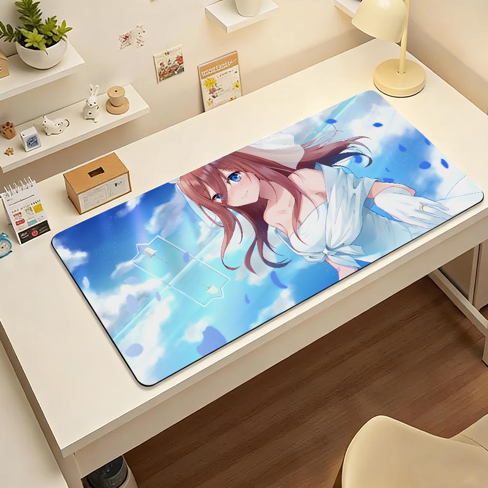 Gaming-MauspadSchreibtischmatteRutschfestGenähte KantenStilvollMiku NakanoSternenmusterErweiterte Tastaturmatte für GamerBüro 300x800x2mm blue