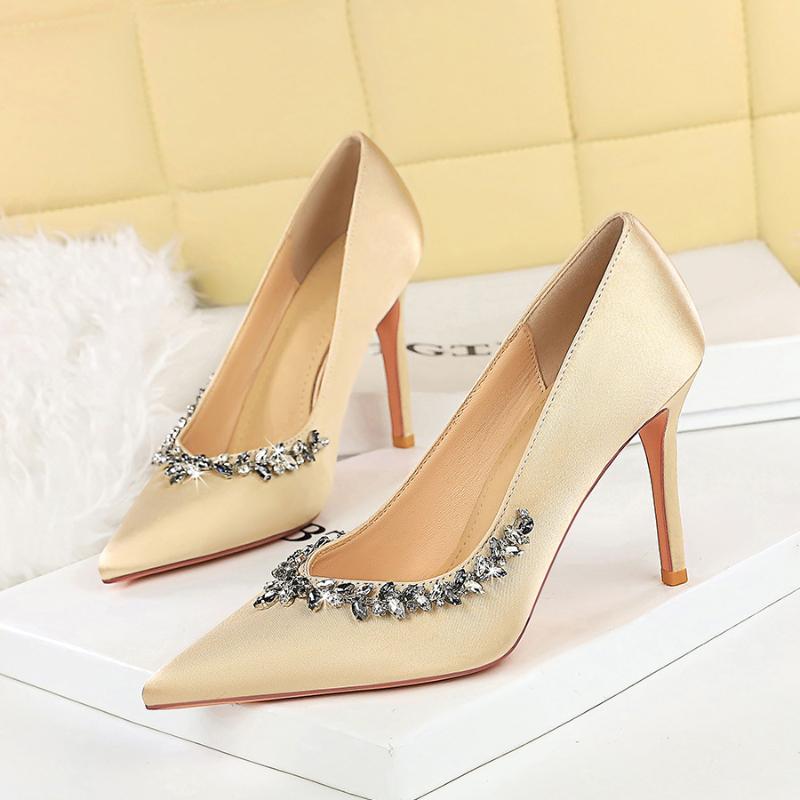 European And American Style Fashion Banquet High Heels Thin Heels Shallow Tiptoe Satin Rhinestone Super High Heels Single Shoes