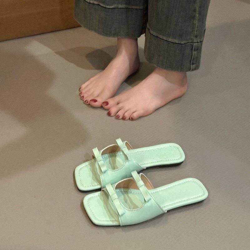 

Корейская версия сандалий с бантом и плоским дном, женская летняя одежда 2025 года, новые французские пляжные тапочки с квадратной головкой, односложные 40