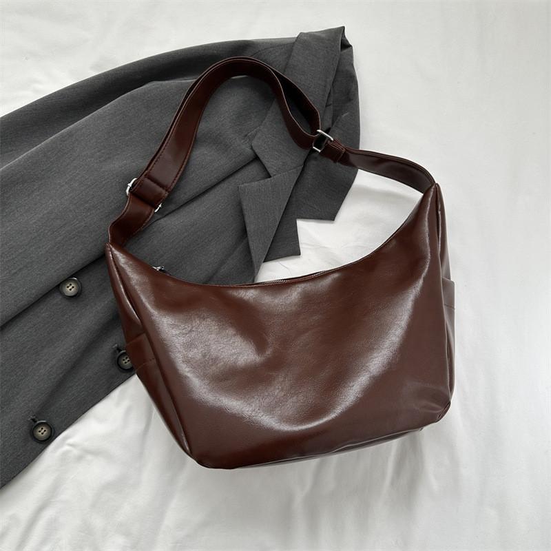 Stylish Vintage Fashion Shoulder Bag Large Capacity Tote Bag For Women In Black Brown And Light Brown