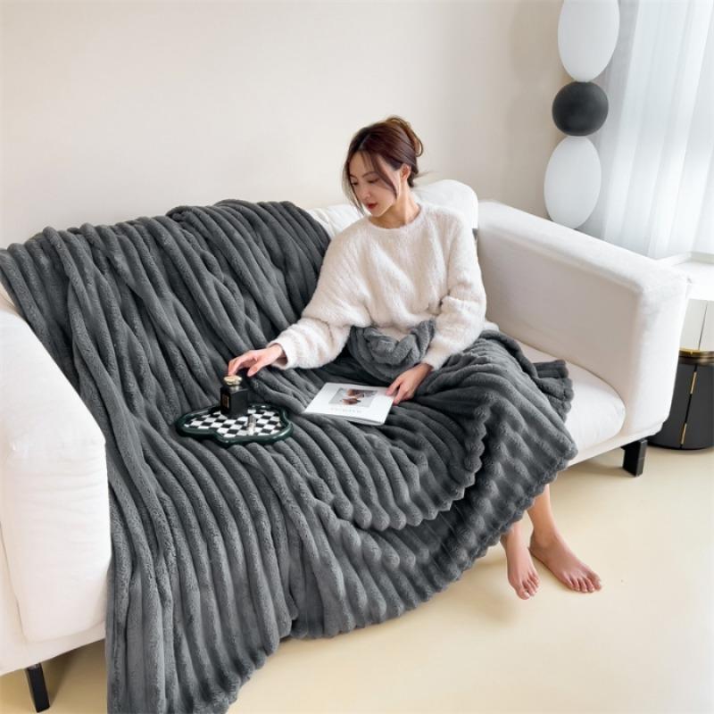 2026 autumn and winter new solid color imitation rabbit fur blanket thickened blanket drawn milk fleece blanket, no pillowcase