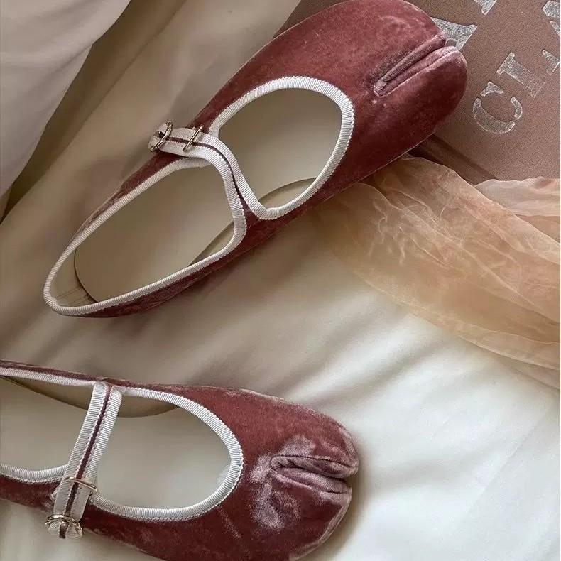 Sheepskin niche suede soft sole pig's feet split-toed women's shoes French shallow mouth one-word buckle Mary Jane shoes women's flat shoes