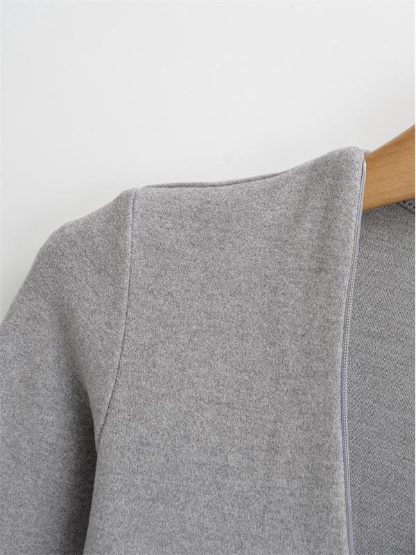 Chic French V-Neck Zipper Long Sleeve Slim Fit T-Shirt for Women, Autumn/Winter High-End Style.