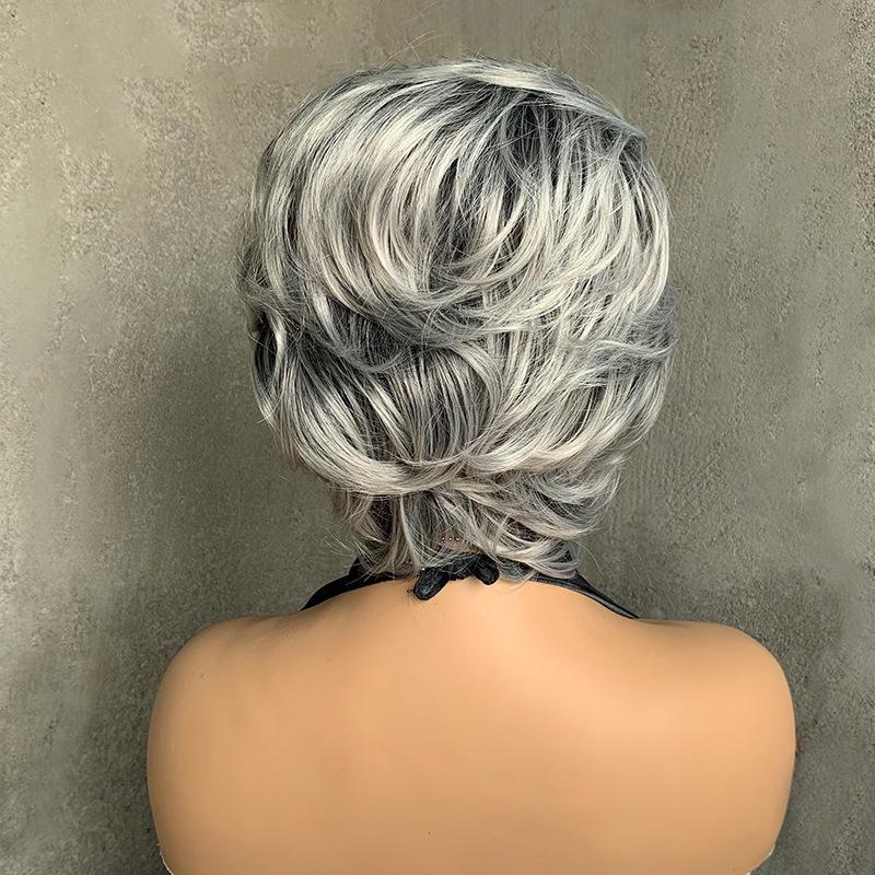 Krótkie naturalne peruki z grzywką miękkie włosy mamy do codziennego użytku szare ombre kręcone syntetyczne włosy peruka na imprezę kostiumową dla kobiet włókna odporne na ciepło