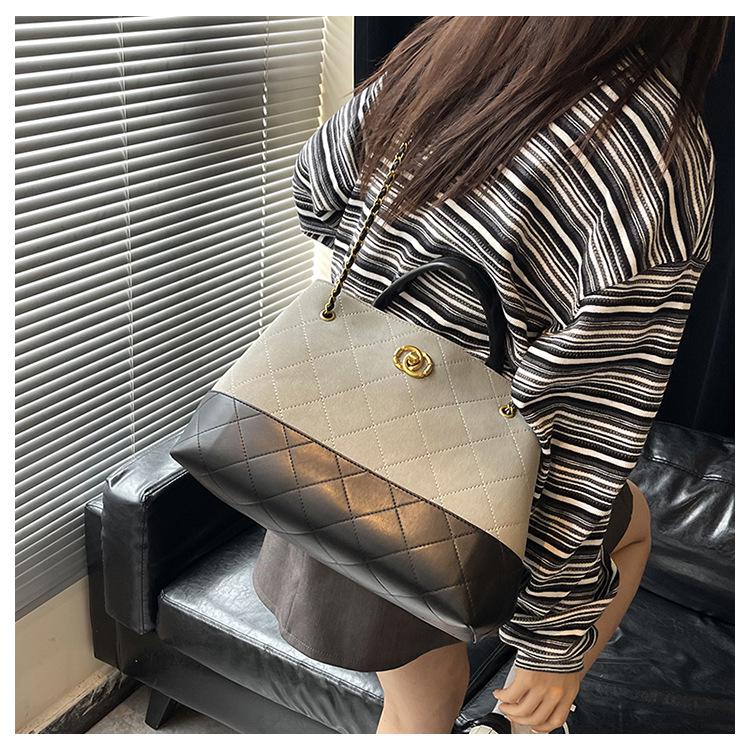 Elegant Coco-Inspired 2025 Brown Tote: Large Capacity Vintage Chain Hobo Bag for Women