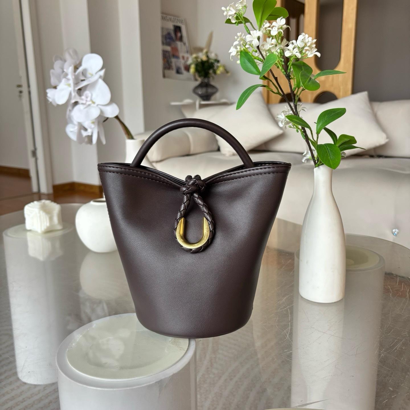 

2026 новая кожаная сумка-ведро плетеный узел из веревки корейская высококачественная сумка ручная сумка для поездок на работу универсальная сумка через плечо сумка-мессенджер 15*18*15 cm