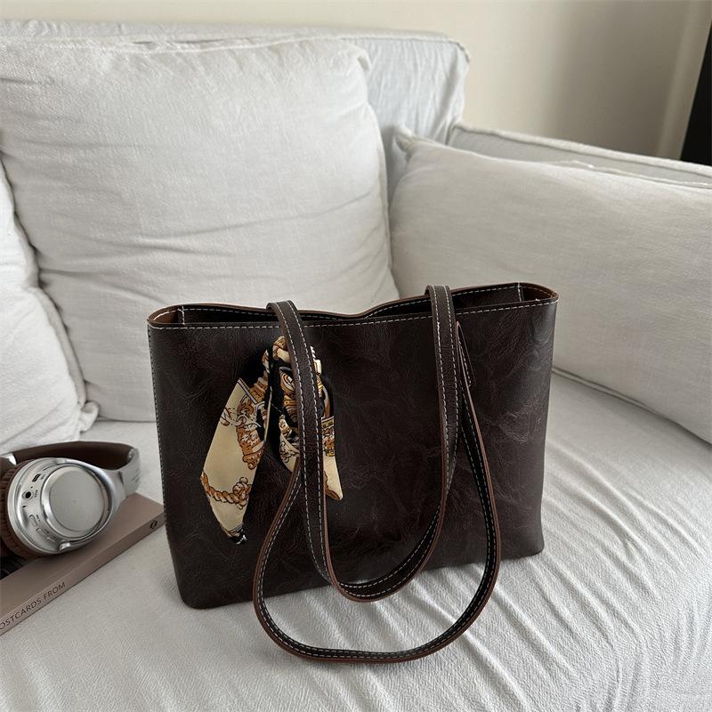 New Large-capacity Tote Bag Women's Niche Design High-end Sense of Work Commuter Women's Bag Shoulder Armpit Bag