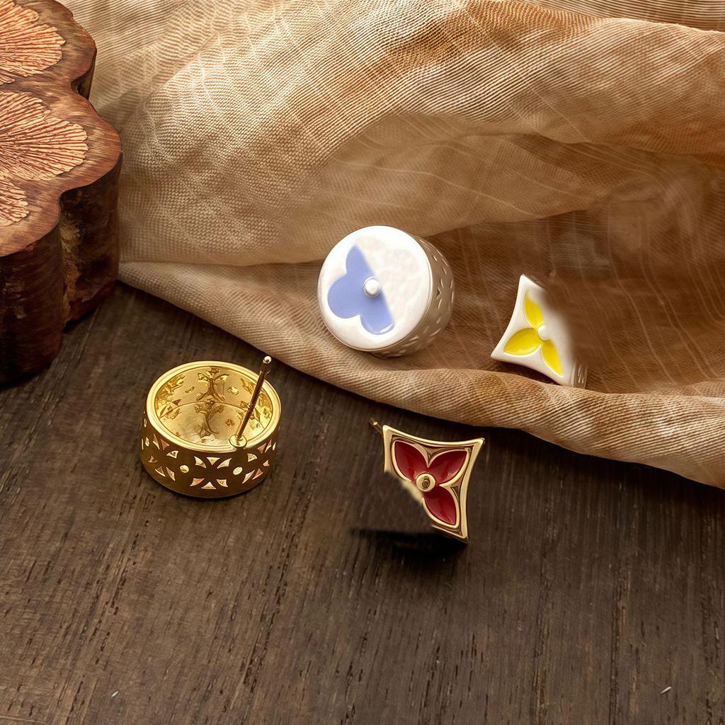 Elegant Two-Tone Rhombus Four-Petal Earrings: Chic Light Luxury Design